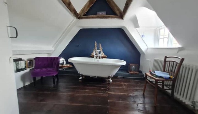 Shared Tudor house entire top floor for you in central Frome newly restored