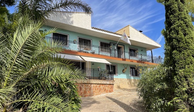 Shared Villa with pool and spectacular views to Valencia and the Sea.