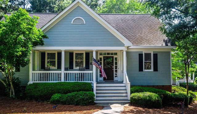 Sharing good vibes in this 3 BR 2 1/2 Bath Cottage