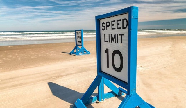 Shark Shack Large House Minutes to the Beach