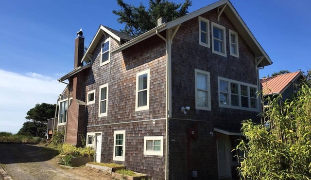 Sharkalope 6 bd/3 ba, Hot Tub, Oceanfront, Arcade