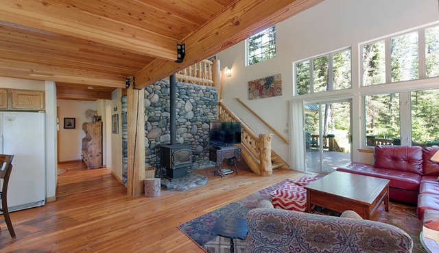 Sharlies Nest - Second Tier Lake Home - Neighborhood Private Shoreline Access