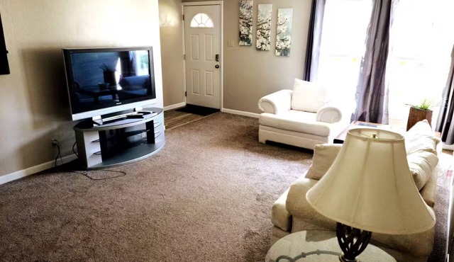 Sharon B - Sleeps 12 - 4 bedrm - 8 Bed