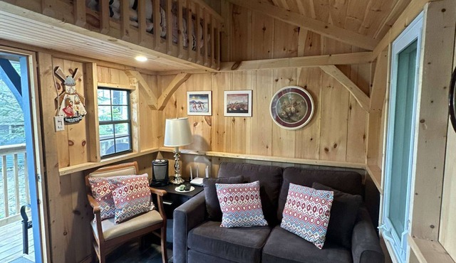 SHARON'S LAKEVIEW COTTAGE - WATERFRONT PROPERTY! SUMMER AVAILABILITY!