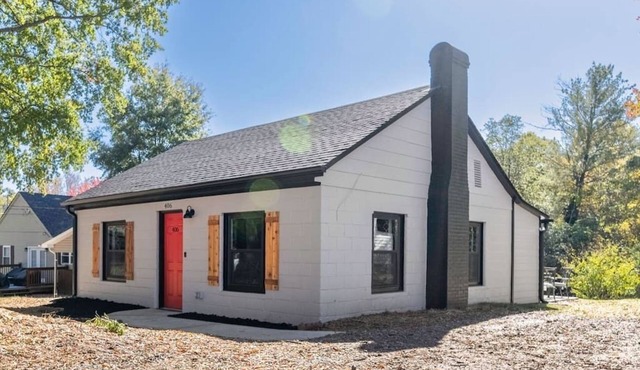 Sharpe Tiny House — Cozy, Remodeled Home with Big Amenities