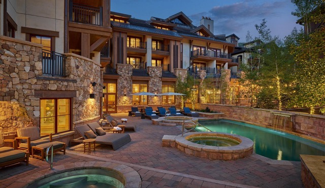 Sharply Appointed Plaza Room with Custom Artwork - Steps to Pool, Dining & Spa