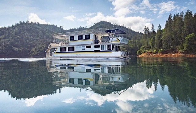 Shasta Marina in Packers Bay's Constellation houseboat on Lake Shasta