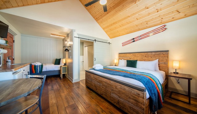 Shasta View Lodge - Cabin 3