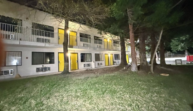 Shasta Vista Inn & Suites