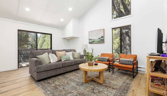 Shaver's Modern Forest Retreat-Pool & Spa