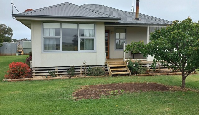 Shaw View Cottage,nBeautiful cosy cottage central to many tourist destinations