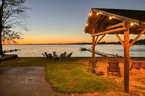 Shawano Lake Cabin with Boat Dock!