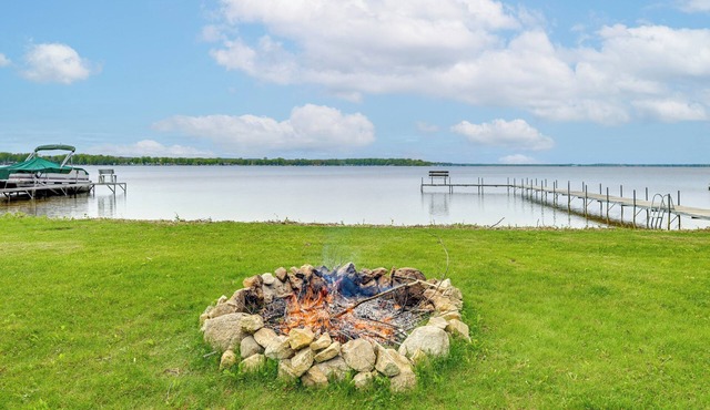 Shawano Lake House w/Boat Dock, Kayaks, & Grill!