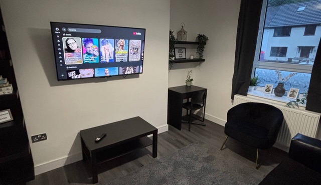 Shawforth - 2 Beds - Sleeps 4 - Street Parking