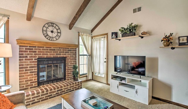 Shawnee Condo < 10 Mi to Downtown Kansas City!