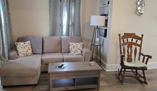 Shawnee Forest Retreat, Suite B, near Garden of the Gods!