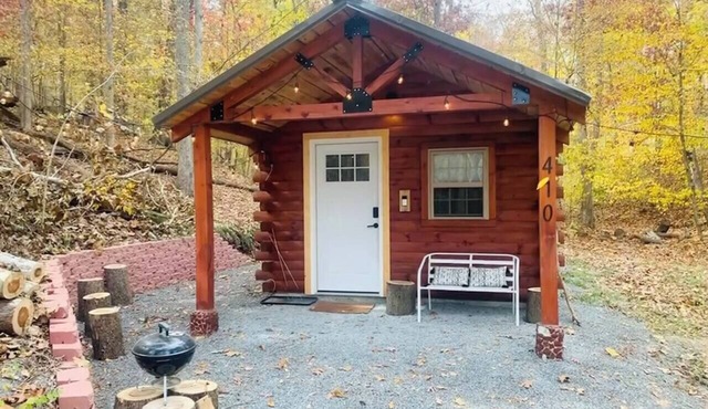 Shawnee Tiny Cabin near Ferne Clyffe with Hot Tub