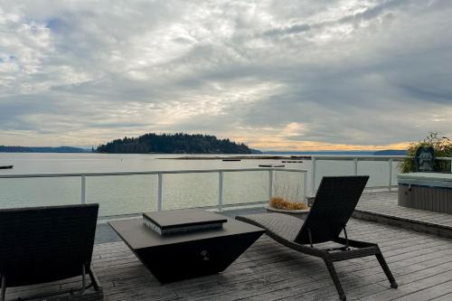 Shaws Cove Beachouse