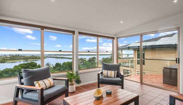 Shaws View - Spectacular Bay Views