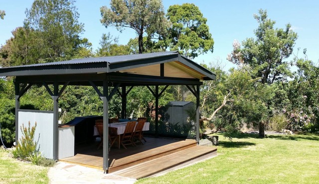 She-oak Cottage - Stroll to the beach