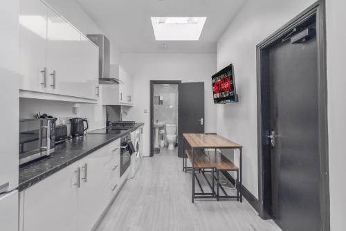 Sheaf 1 Modern 2BR in Sheldon Fast Wi-Fi Sleeps 4