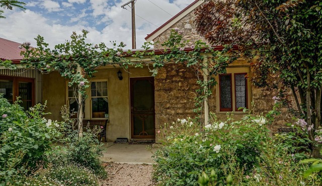 Shearers Quarters, fully renovated cosy cottage for couples or families.