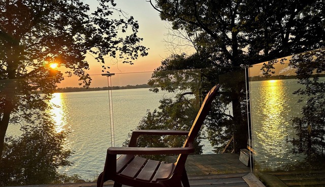 Sheba’s Island (Prince Edward County) 3 bedroom lakefront cottage