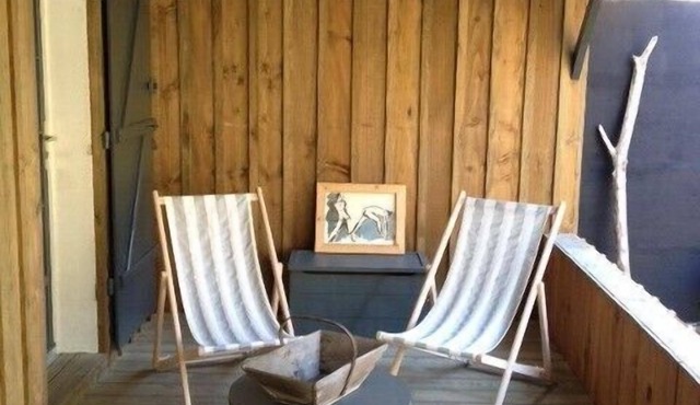 Shed with covered terrace and private garden