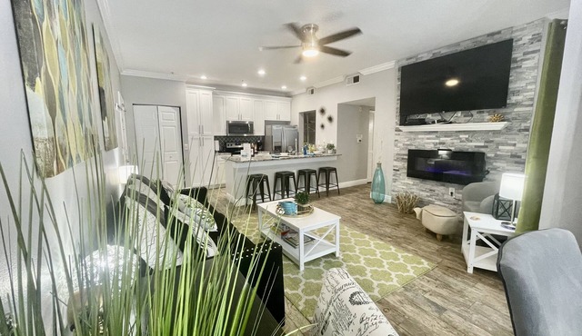 SHEEK & GLAM VACATION BEACH CONDO!🌞 HEATED POOL,GYM, TENNIS, 1st FLOOR CONDO