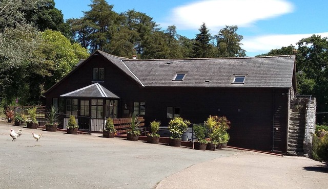 Sheep Dip Cottage - 5* Cyfie Farm, with hot tub and log burner