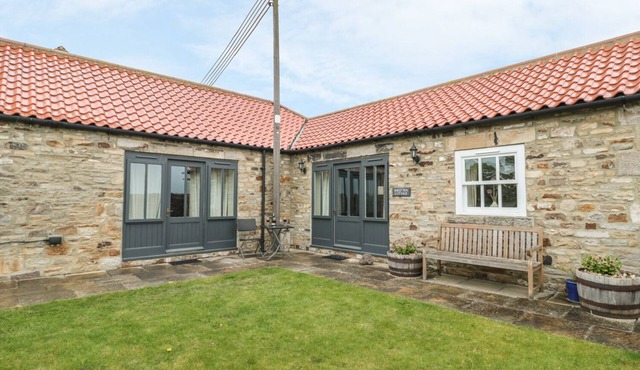 SHEEP PEN COTTAGE, family friendly, with a garden in Durham