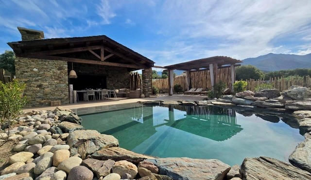 Sheepfold-style stone villa in the heart of the Corsican maquis