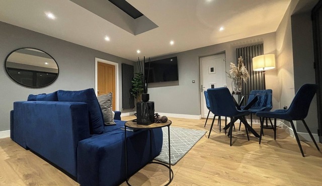 Sheffield-Apartment-Sleeps4-Parking-HotTub