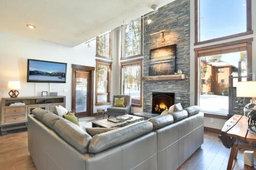Shekel Haus – Luxury Mountain Retreat w/Views Hot Tub