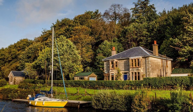 Shelburne Lodge-Beautiful holiday home-on the Crinan Canal 5BR sleeps 10