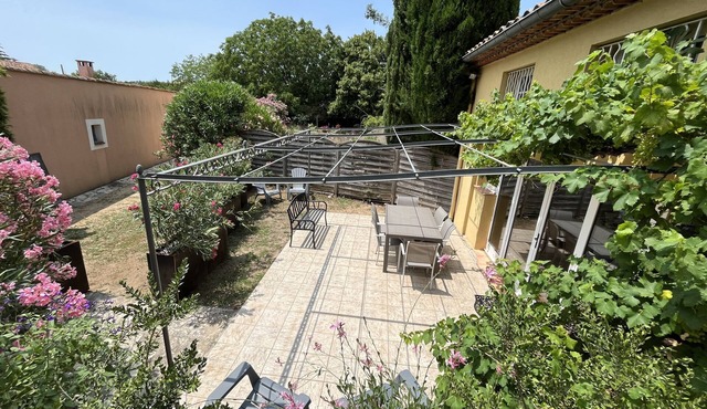 Shelby - Gîte Atypique 6 Personnes à 5mn D'uzès Style Loft Ambiance Automobile