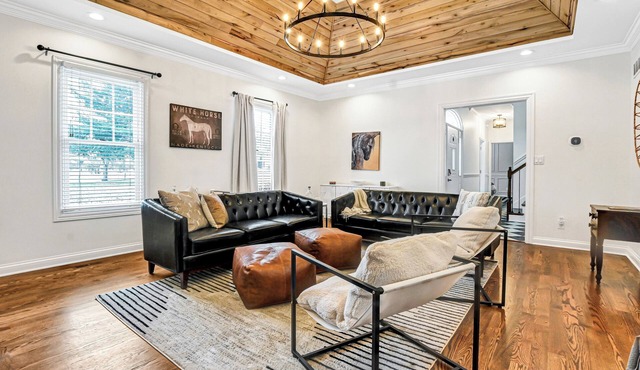 Shelby Stop on Bourbon Trail- HOT TUB