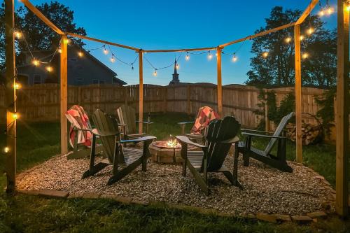 Shelbyville Farmhouse with Hot Tub, Fire Pit and Grill