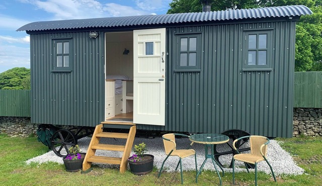 Sheldon Shepherd's Hut - Cosy Rural Retreat in the Peak District National Park