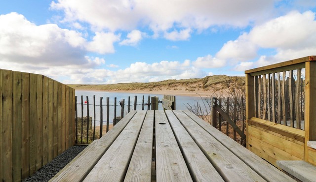 SHELL COTTAGE, pet friendly, character holiday cottage in Cruden Bay