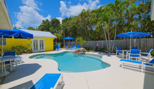 Shell Cottage -With shared pool, 200 feet from the beach