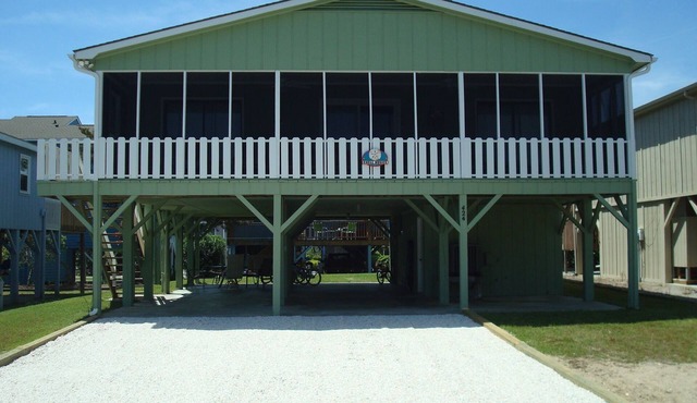 Shell House - Less than a block to beach access and recently updated!