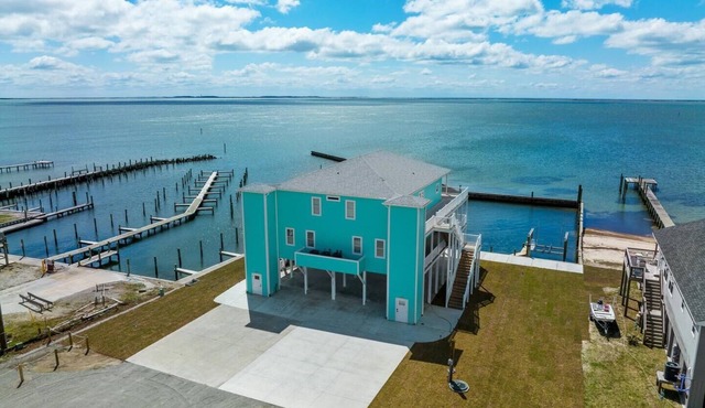 Shell Point- Sound Front Condo with Boat Slip Access