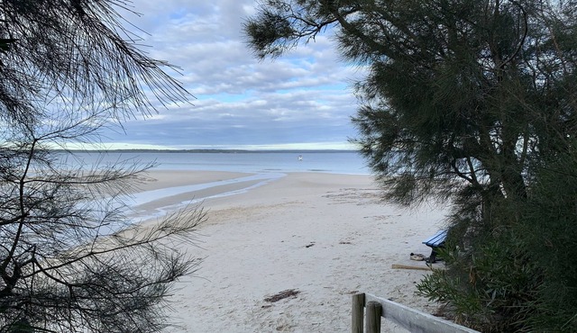Shelley’s at Callala Bay-5 min walk to Bay & Shops. Wifi, Netflix, Pet Friendly
