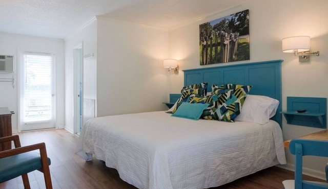 'Shelling Suite' Bluff Shoal Motel - Room 5