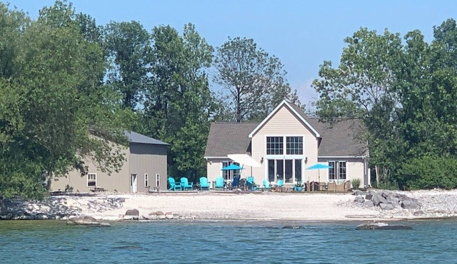 Shells Beach - Spacious Lake Ontario 3 bedroom Plus Loft Waterfront Homen