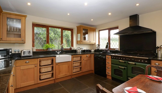 SHELLS COTTAGE, pet friendly, character holiday cottage in Washford