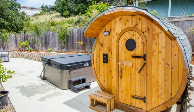 Shelter Cove Ocean View Retreat with Hot tub and Sauna