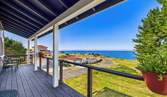 Shelter Cove- WOW What a View! Pet friendly, Close to everything