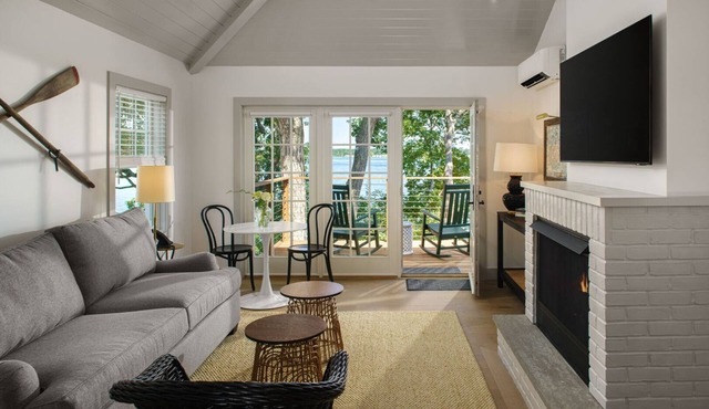 Shelter Island Retreat with Spa Facility, Seasonal Heated Pool & Kayaking